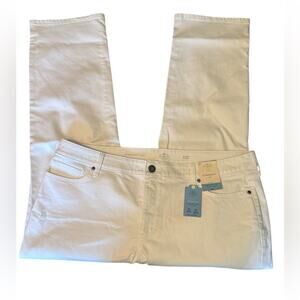 St John's Bay Women's White Size 20 Short Straight Jean NWT